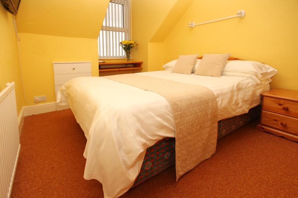 Surfside Stop New Quay Rom bilde